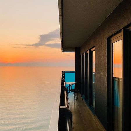 Black Sea Apartment In Orbi City Batumi Exteriér fotografie